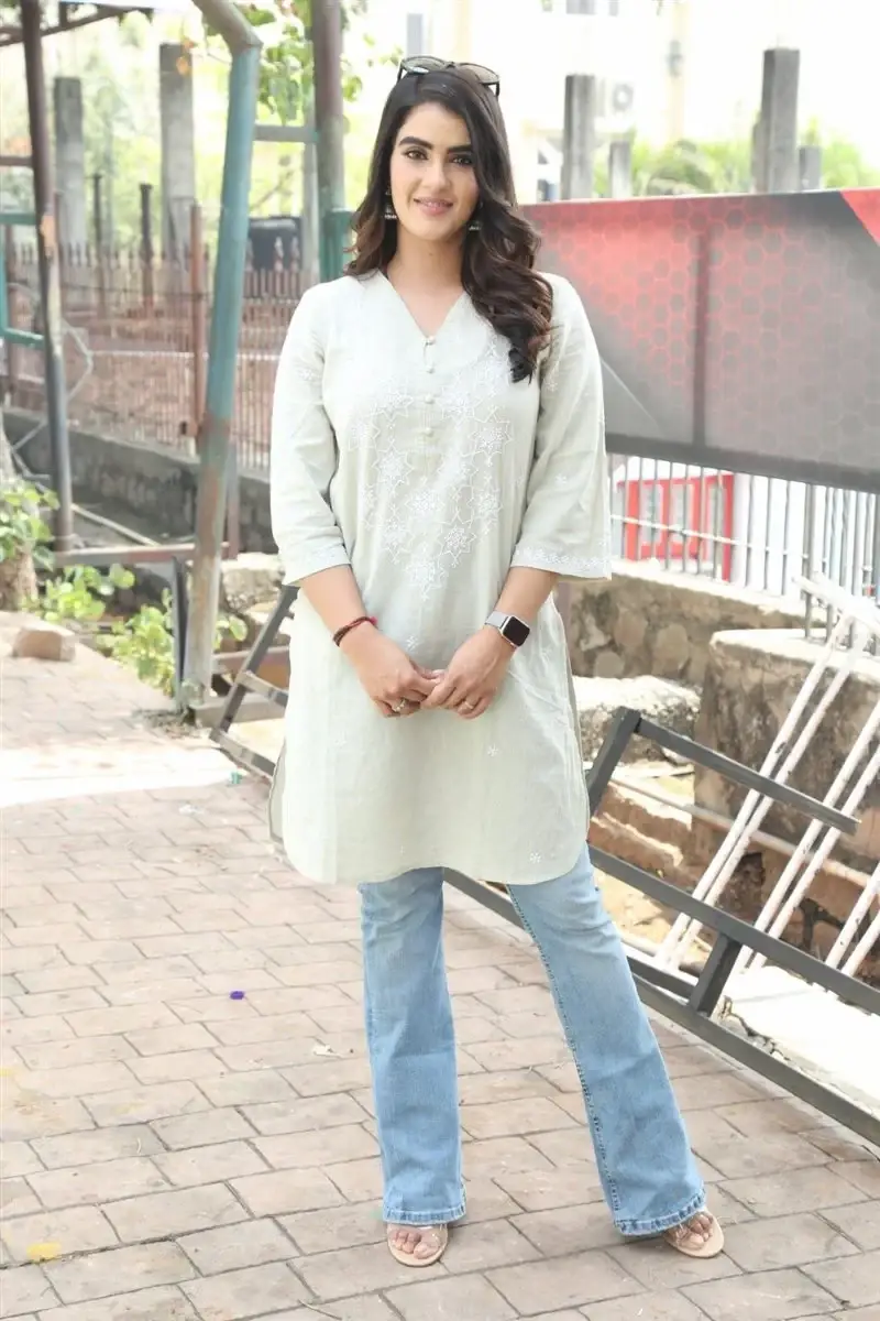 Indian Actress Kavya Thapar in white top blue jeans